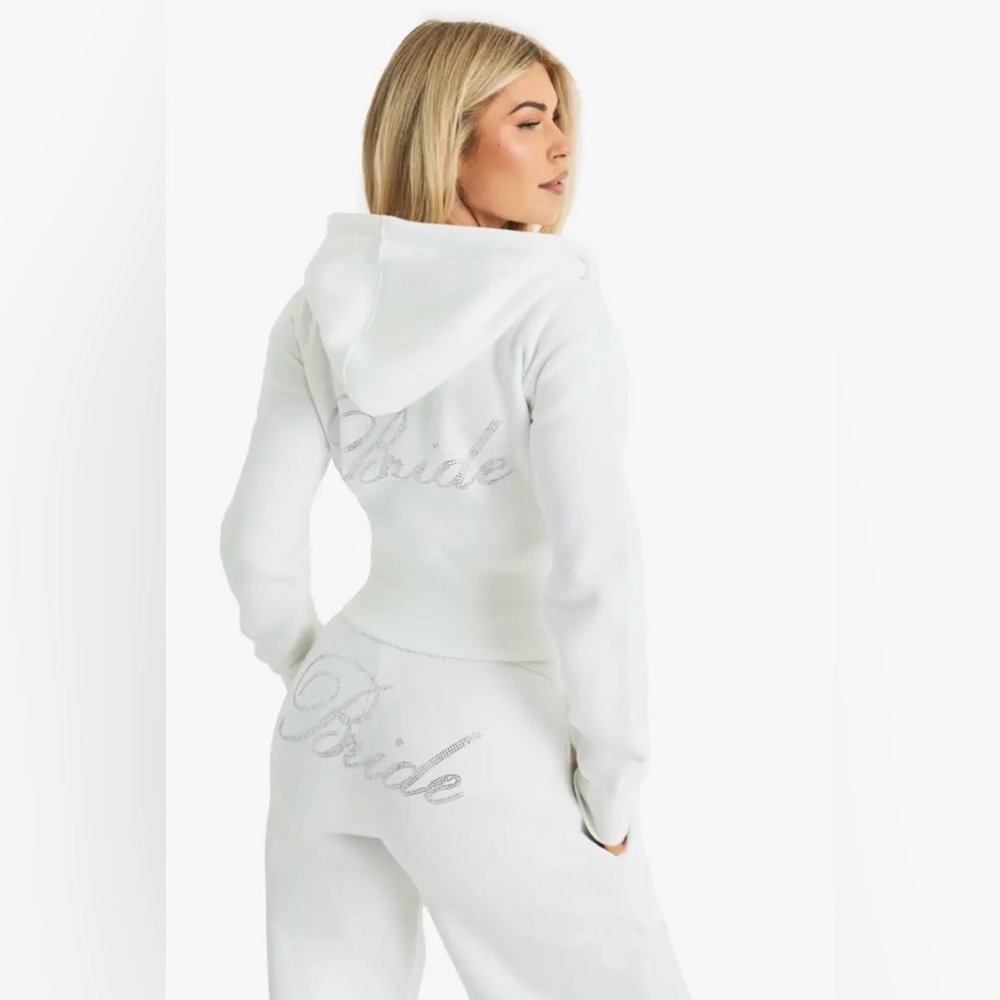 boohoo Bridal 'Bride' Diamante Slogan Cropped
Hoodie & Sweatpants Size M
